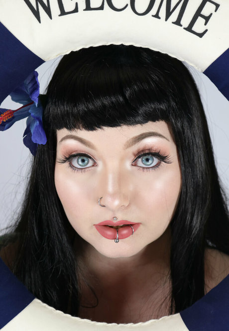 アジア人のティーンの足 オンリーファンズ ポルノグラフィック 画像