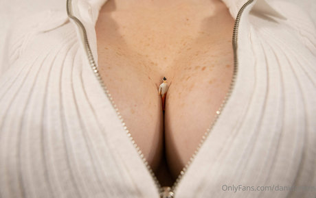 danidoreen ホットモデル 写真