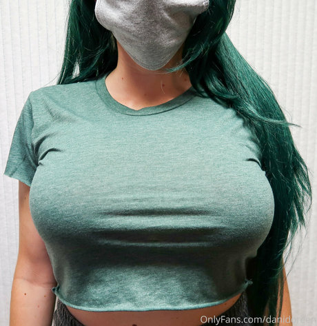 danidoreen 無料モデル 画像