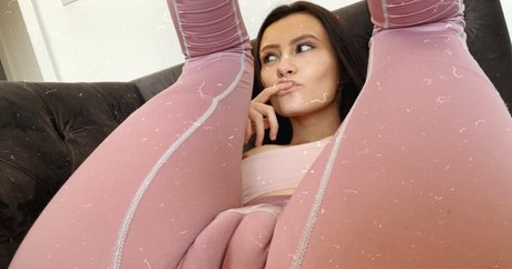 巨乳の黒人女性オンリーファンズ ポルノ 画像