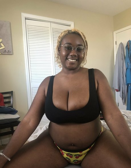 巨乳の赤毛オンリーファンズ ポルノ 写真