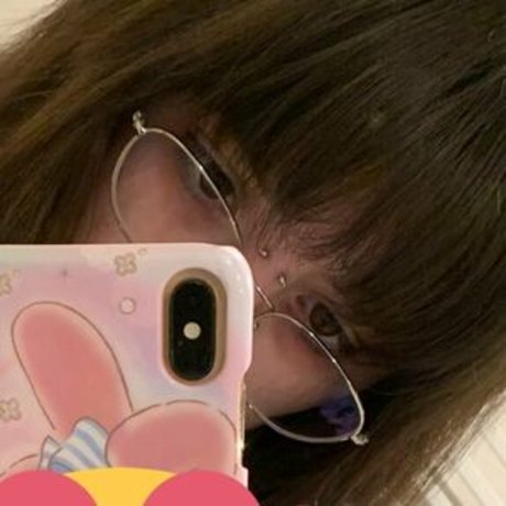 Gomi Kukara スター ヌード 写真