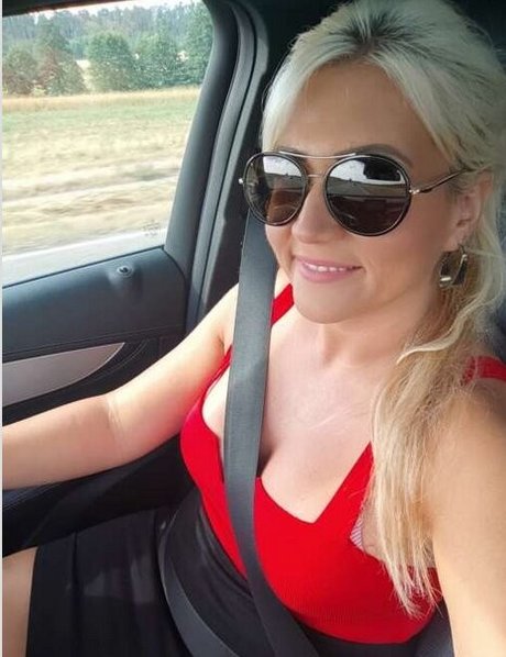 Tatjana Young ポルノスター 独占 ギャラリー