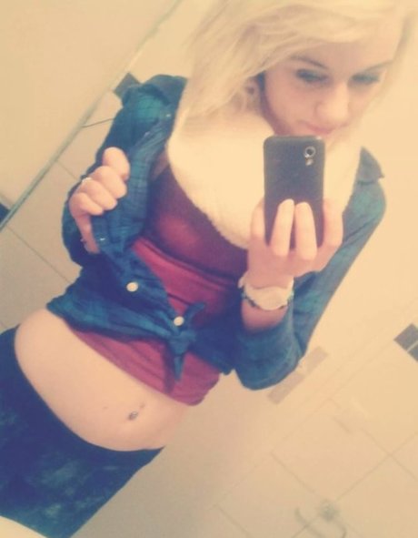 ウェブカメラ オンリーファンズ セクシー 写真