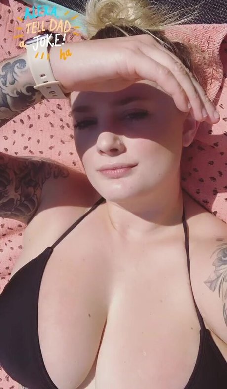 itssbriibitchh ポルノスター ヌード 画像