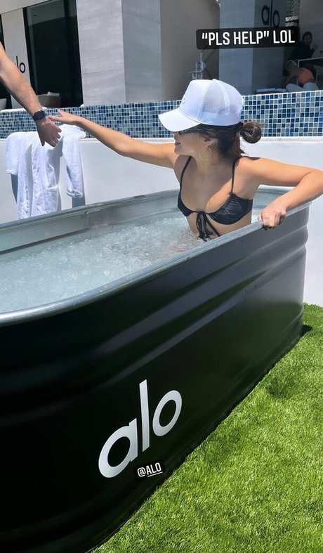 フェイシャルオンリーファンズ ヌード 画像