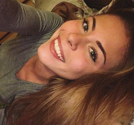 巨大なペニスオンリーファンズ ホットポルノ 写真