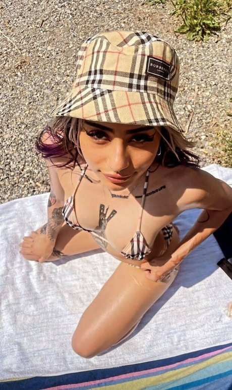 Babyhobo ヌードスター 写真