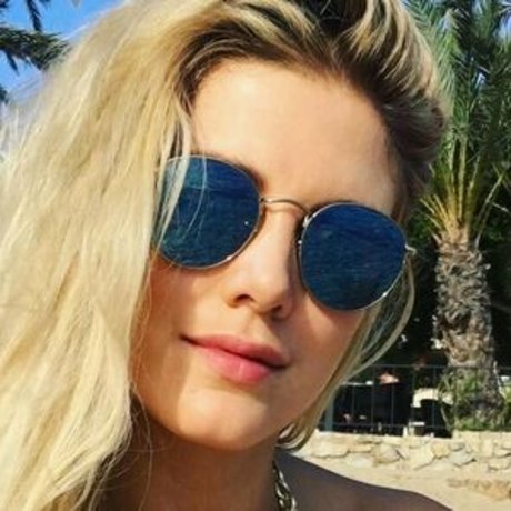 Ashley Louise James セクシーモデル ギャラリー