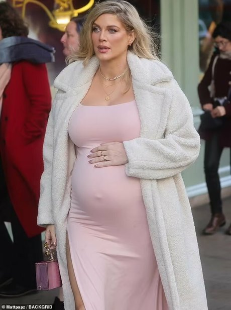 Ashley Louise James トップモデル 写真