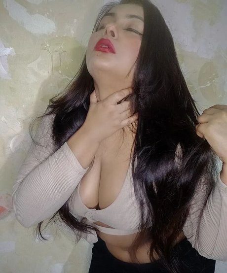 ジンジャートゥインクオンリーファンズ セクシーヌード 写真