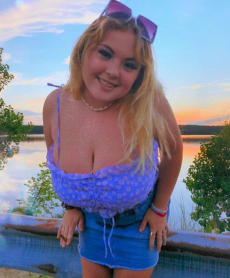 毛深いラテン系オンリーファンズ ホットセックス 画像