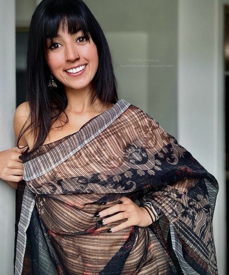 Aaliyah Yasin セックスモデル 写真