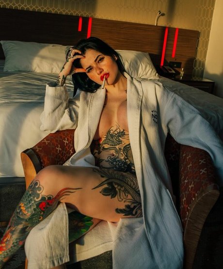 Aurore Pariente ヌードモデル 写真