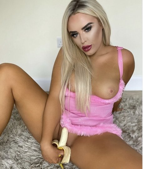 Emily Ward スター 裸 写真