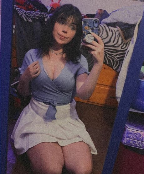 Daisyy mayyy エロティック女優 ギャラリー