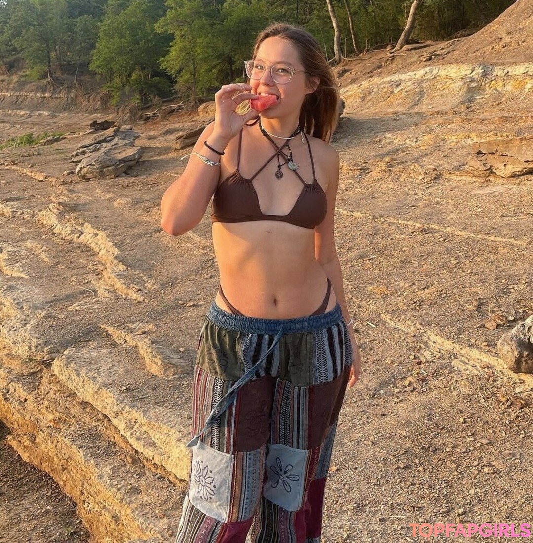 Peyton Coffee かわいいモデル 画像