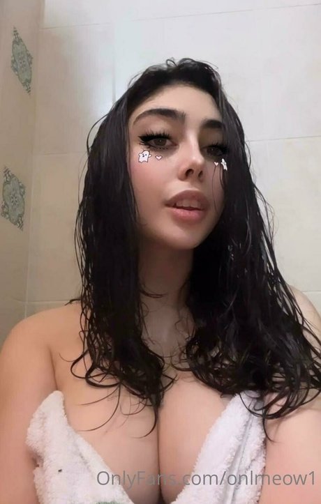 onlmeow1 裸のモデル 写真