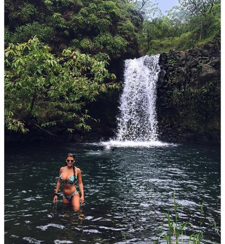 巨乳アナルOnlyFans 美しいヌード 画像