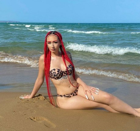 Candela Sartorius ポルノスター ヌード 写真