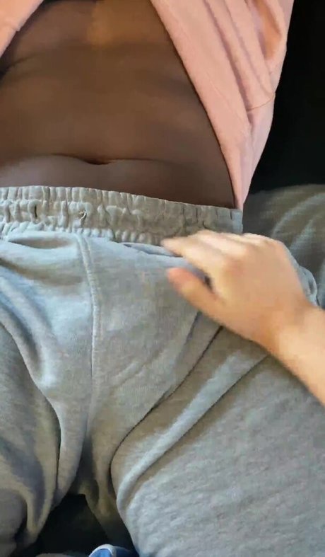 妊娠中のアジア人オンリーファンズ アートxxx 写真