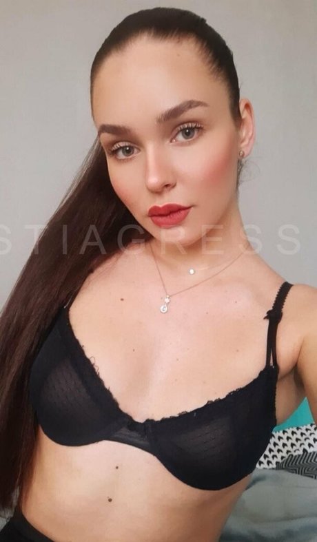 ゴス3P OnlyFans 無料 画像