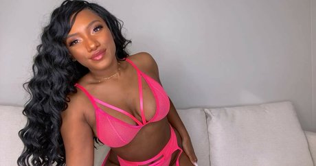 痩せたティーンのオンリーファンズ HD 写真