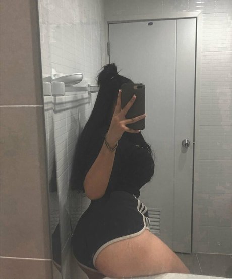 足を舐めるOnlyFans 無料 写真