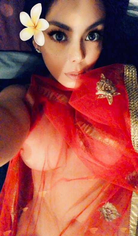 ウクライナのティーンオンリーファン アートポルノ 写真