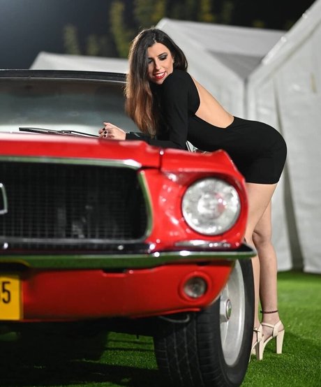 男性TikTokスターOnlyFans アートポルノ 画像