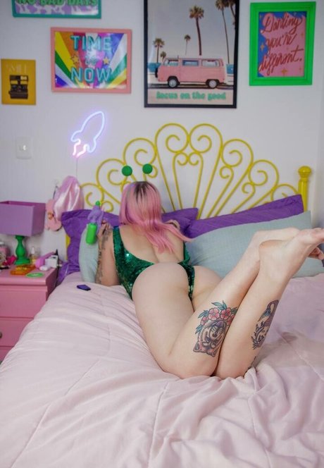 candydrika ポルノ女優 写真