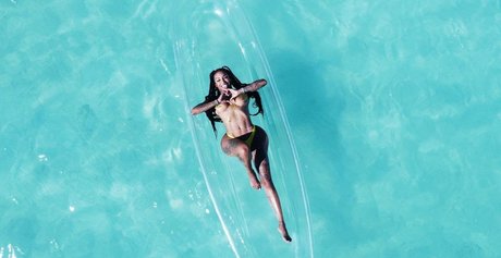 熟女乱交OnlyFans アダルト 画像