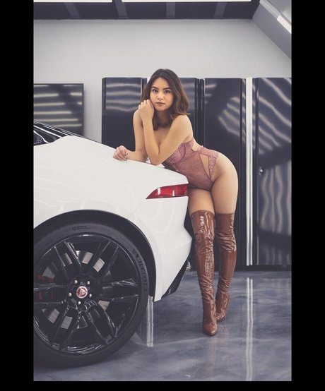 ブッシュ・オンリーファンズ ホットヌード ギャラリー