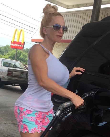 Billi Bardot 裸の女優 写真