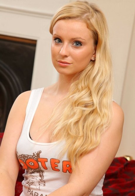 Hollie Sparrow ヌードモデル アーカイブ