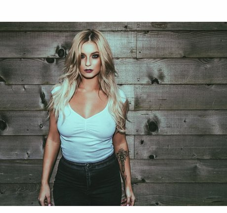 Hollie Sparrow ポルノスター 無料 アーカイブ