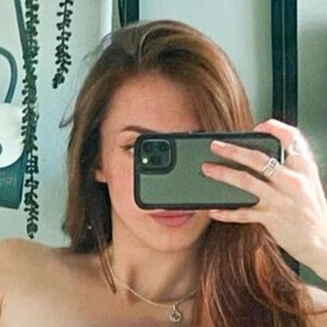 巨大なペニスオンリーファンズ ポルノグラフィック 写真