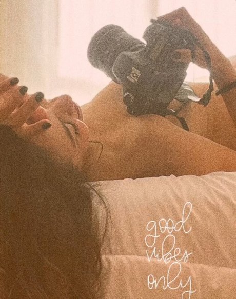 乳首 オンリーファンズ えろ 写真