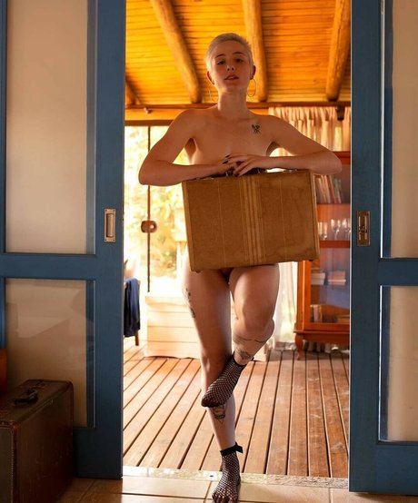 Laura Lehmkuhl ポルノスター セックス 写真