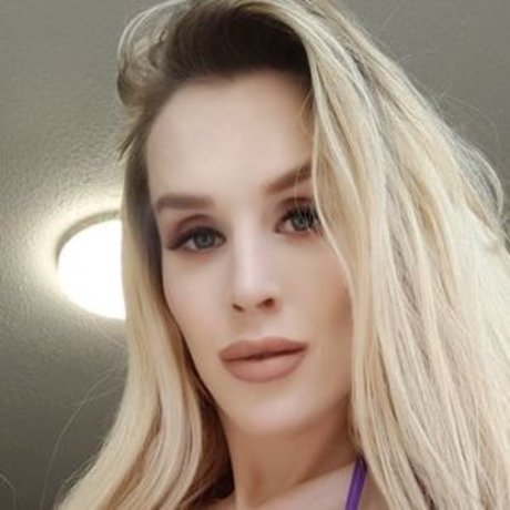 Roxy Cox ポルノモデル 画像