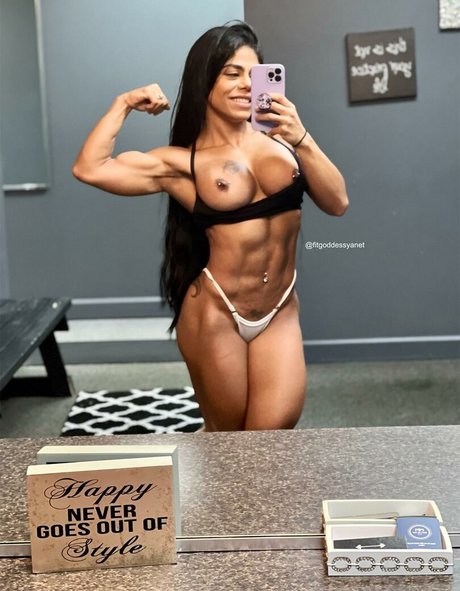 Yanet トップスター 写真