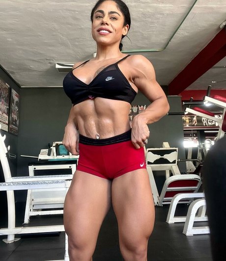 Yanet 素敵なモデル 写真