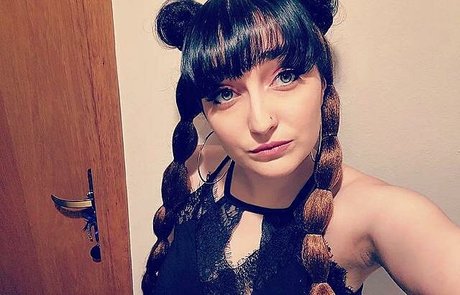 巨乳の熟女オンリーファンズ 無料ポルノ 写真