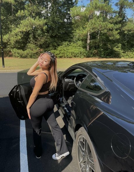 Tawnivo エロティック女優 画像