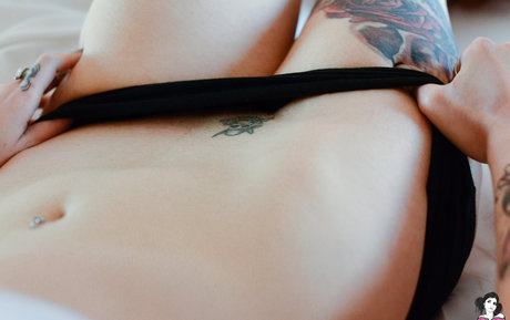 Ellie Alien ASMR セクシー女優 ギャラリー