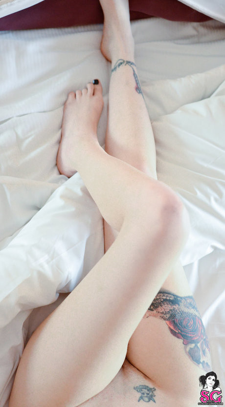 Ellie Alien ASMR ヌード女優 アーカイブ