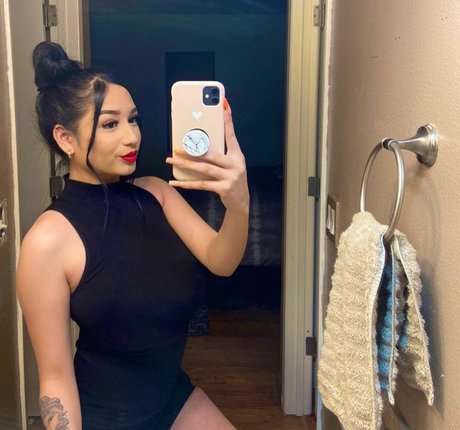 ラテン系ティーンオンリーファンズ 無料ポルノ 画像