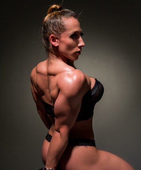 Reni Gendur ホット女優 写真