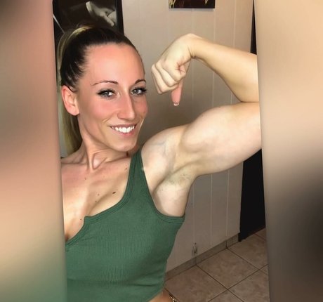 Reni Gendur ヌードモデル 画像