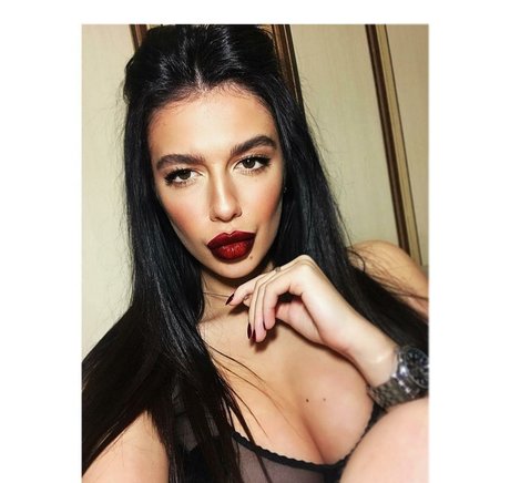 Anna Maria Slutskaya スター xxx 写真